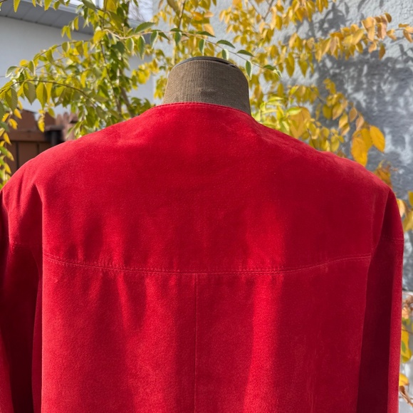 Stunning Vintage 90s Danier red suede coat w/ gold toggles - Picture 9 of 14
